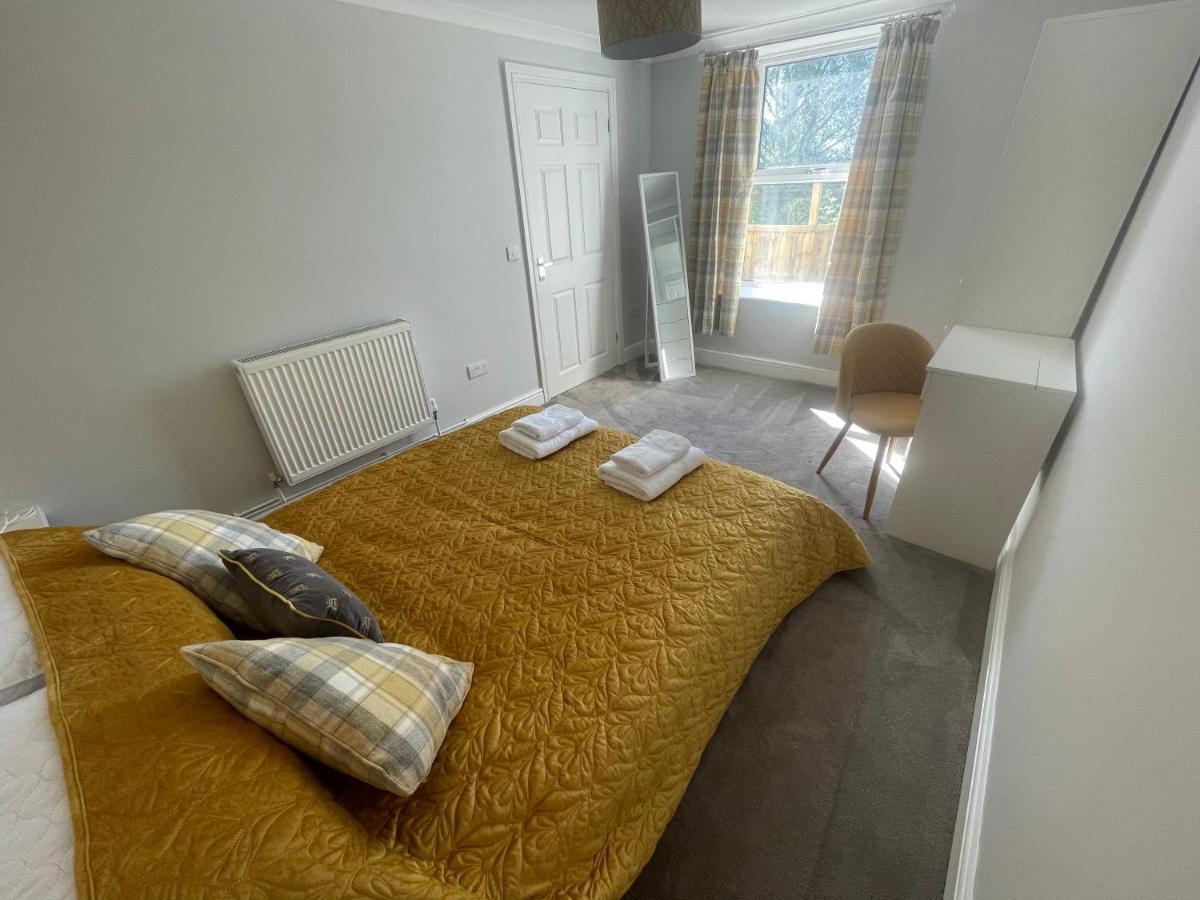 Immaculate One Bedroom Home With Private Parking Swansea Extérieur photo