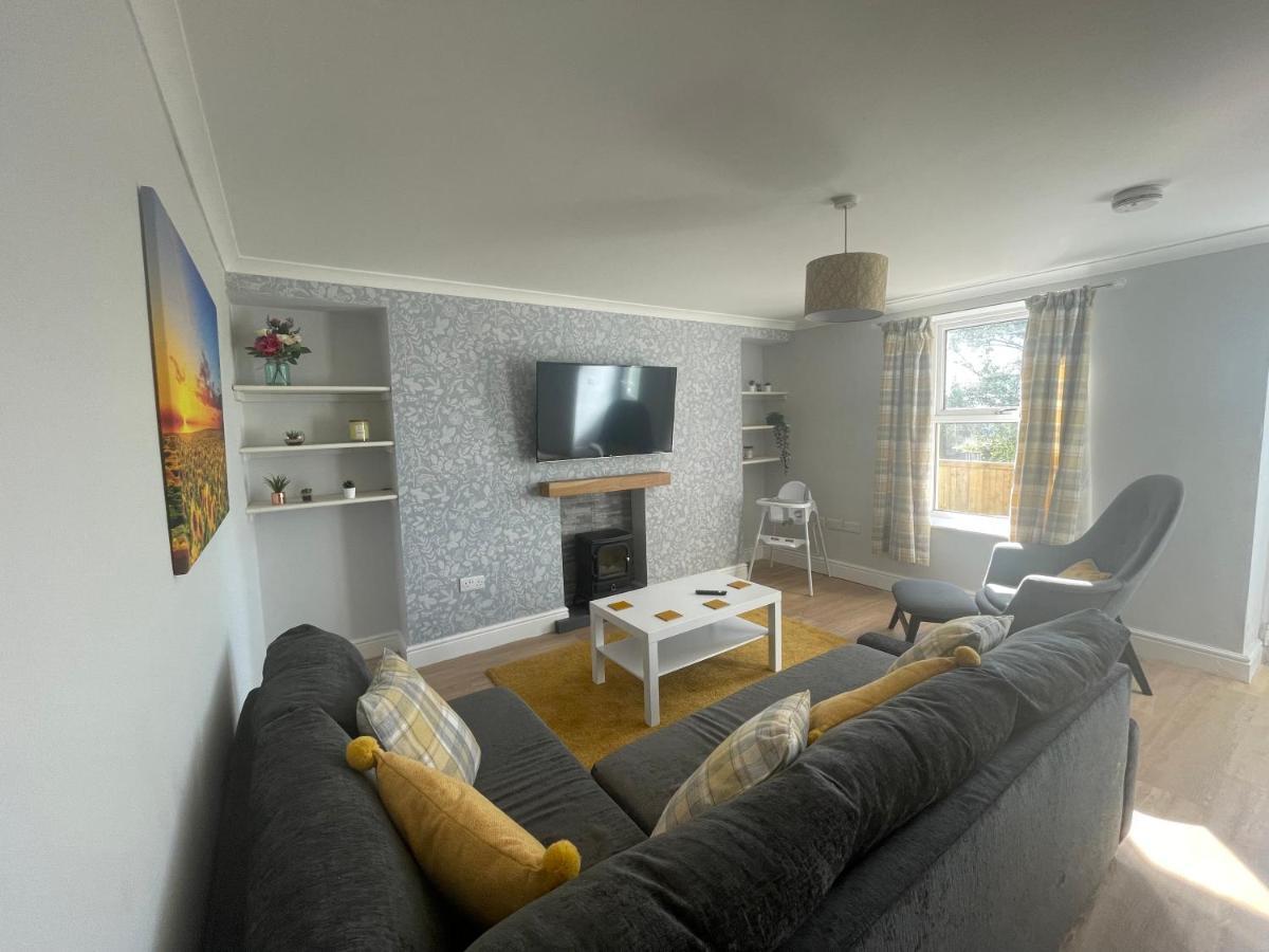 Immaculate One Bedroom Home With Private Parking Swansea Extérieur photo