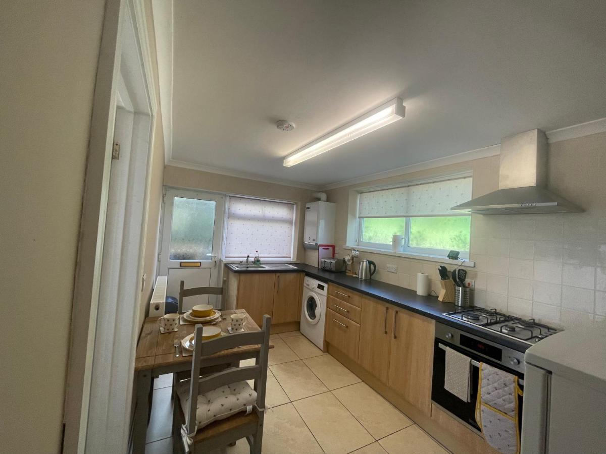 Immaculate One Bedroom Home With Private Parking Swansea Extérieur photo