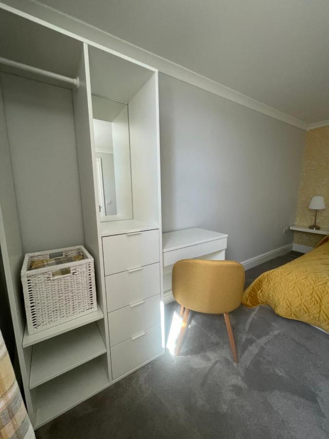 Immaculate One Bedroom Home With Private Parking Swansea Extérieur photo