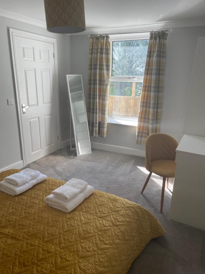 Immaculate One Bedroom Home With Private Parking Swansea Extérieur photo