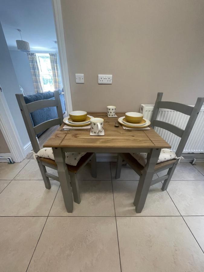 Immaculate One Bedroom Home With Private Parking Swansea Extérieur photo