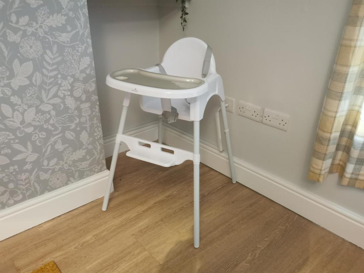 Immaculate One Bedroom Home With Private Parking Swansea Extérieur photo