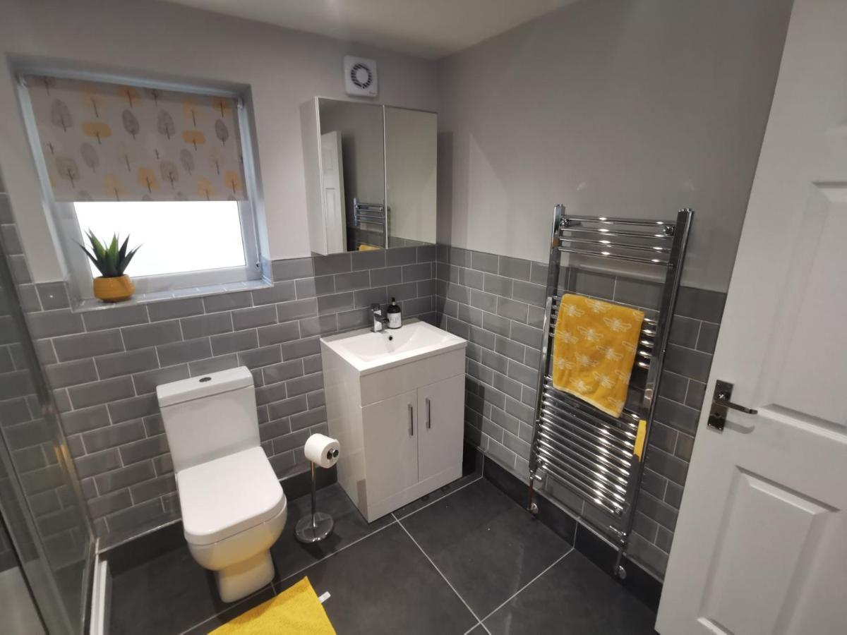 Immaculate One Bedroom Home With Private Parking Swansea Extérieur photo